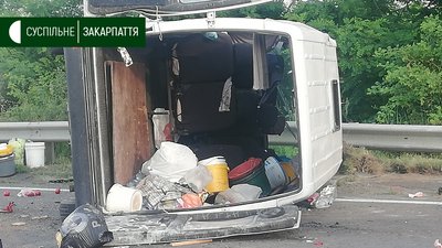 Аварія за участі мікроавтобуса неподалік села Середнє Ужгородського району