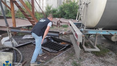 На Полтавщині керівництво спиртзаводу підозрюють в ухиленні від сплати податків На Полтавщині керівництво спиртзаводу підозрюють в ухиленні від сплати податків