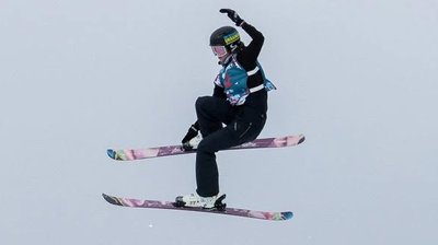 Катерина Коцар у своєму "фірмовому" шоломі на змаганнях у бігейрі