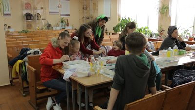 У Вінниці для дітей-переселенців проводять майстер-класи з пісочної анімації та малювання У Вінниці для дітей-переселенців проводять майстер-класи з пісочної анімації та малювання