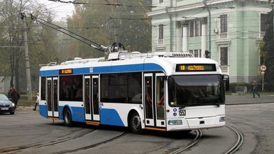 Чи працює на транспорті в Дніпрі зовнішнє сповіщення для людей з вадами зору