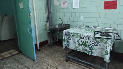 Загальний душ, туалет на поверсі, «трохи непокоять таргани». Умови в студентських гуртожитках Дніпра