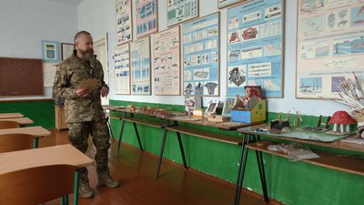 Петро Смичок вів у ліцеї трудове навчання Петро Смичок вів у ліцеї трудове навчання