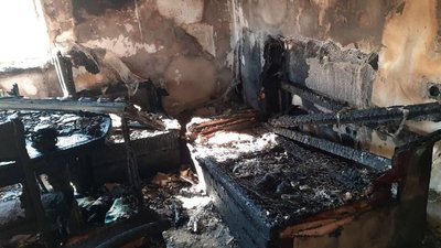Подружжя потрапило в реанімацію: в Звягелі на Житомирщині горів приватний будинок Подружжя потрапило в реанімацію: в Звягелі на Житомирщині горів приватний будинок