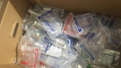 "Дві тонни з Польщі": вінничани збирають медикаменти для захисників "Дві тонни з Польщі": вінничани збирають медикаменти для захисників