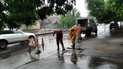 В Одесі через дощ затопило дві вулиці та скоротили рух тролейбусу В Одесі через дощ затопило дві вулиці та скоротили рух тролейбусу