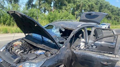 Армія РФ атакувала цивільну автівку на Сумщині: одна жінка зазнала поранення