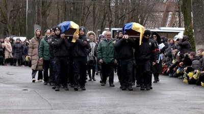 Загинули 14 лютого: у Вінниці попрощалися з 23-річними оборонцями Артемом Іванішиним та Вадимом Кондратюком Загинули 14 лютого: у Вінниці попрощалися з 23-річними оборонцями Артемом Іванішиним та Вадимом Кондратюком