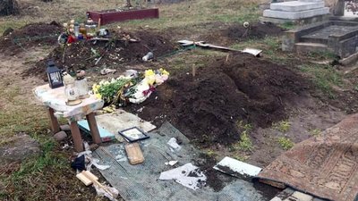 В Івано-Франківську поліцейські впіймали руйнівників людських могил