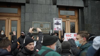 Акція на підтримку Стерненка: майже 5 тисяч людей пікетували Офіс президента