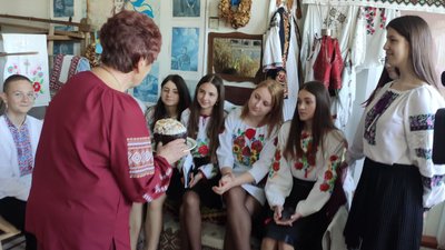 На Тернопільщині у музеї хліба зберігають коровай, якому 8 років На Тернопільщині у музеї хліба зберігають коровай, якому 8 років
