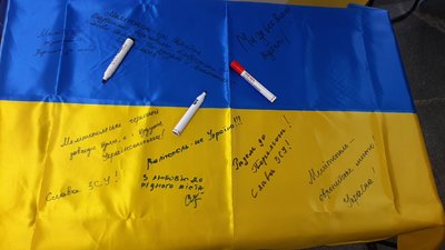 "Прапор соборності": мелітопольці об'єднуються, аби підтримати рідне місто "Прапор соборності": мелітопольці об'єднуються, аби підтримати рідне місто