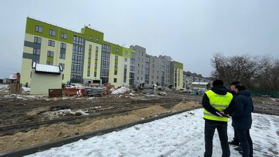 У місті на Волині завершують будівництво багатоквартирного будинку для переселенців У місті на Волині завершують будівництво багатоквартирного будинку для переселенців