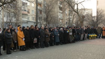 В Івано-Франківську встановили меморіальні дошки загиблим бійцям Максиму Бурді та Роману Сализі В Івано-Франківську встановили меморіальні дошки загиблим бійцям Максиму Бурді та Роману Сализі