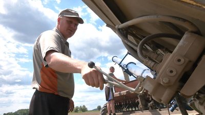 Як триває посівна після водопілля на Черкащині Як триває посівна після водопілля на Черкащині