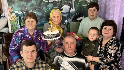 "Досі ходить сама та полюбляє каву з солодощами". Жительці Кіровоградщини виповнилося 100 років "Досі ходить сама та полюбляє каву з солодощами". Жительці Кіровоградщини виповнилося 100 років