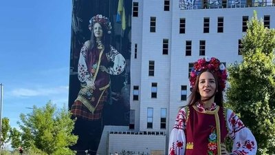 У Вільнюсі на "Будинку Москви" створили мурал, присвячений Україні