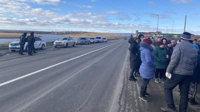 Без стабільного електропостачання. На Миколаївщині люди перекрили дорогу Без стабільного електропостачання. На Миколаївщині люди перекрили дорогу