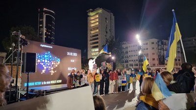 "Тікали з окупації та від російських обстрілів". На Кіпрі херсонці вийшли на мітинг з нагоди річниці війни "Тікали з окупації та від російських обстрілів". На Кіпрі херсонці вийшли на мітинг з нагоди річниці війни