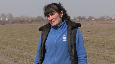 У черкаському фермерському господарстві сіють овочеві культури У черкаському фермерському господарстві сіють овочеві культури