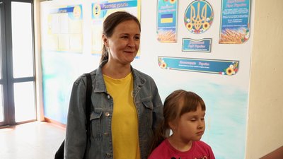 Як пройшло 1 вересня у школі в Чернігові, куди перевели дітей з двох розбомблених росіянами Як пройшло 1 вересня у школі в Чернігові, куди перевели дітей з двох розбомблених росіянами