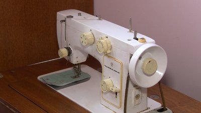 Сітки, ковдри та подушки: черкаські пенсіонерки плетуть та шиють для бійців на сході Сітки, ковдри та подушки: черкаські пенсіонерки плетуть та шиють для бійців на сході
