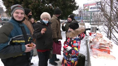 Хто у скруті: у Рівному волонтери організовують благодійні обіди