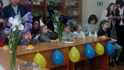 Пів тисячі книжок для переселенців: в Тернополі організували акцію Пів тисячі книжок для переселенців: в Тернополі організували акцію