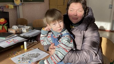Допомагають побороти страхи: як у Первомайському на Харківщині працює центр арттерапії для переселенців Допомагають побороти страхи: як у Первомайському на Харківщині працює центр арттерапії для переселенців