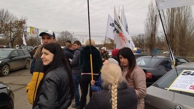 У Миколаєві підприємці влаштували автопробіг. Вимагають скасувати обов'язкове використання РРО У Миколаєві підприємці влаштували автопробіг. Вимагають скасувати обов'язкове використання РРО