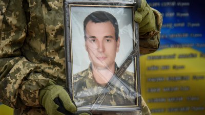 У Ніжині поховали бійця, який загинув на Херсонщині У Ніжині поховали бійця, який загинув на Херсонщині