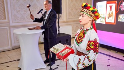 На Івано-Франківщині зібрали для армії понад 5 мільйонів 600 тисяч гривень на благодійному аукціоні