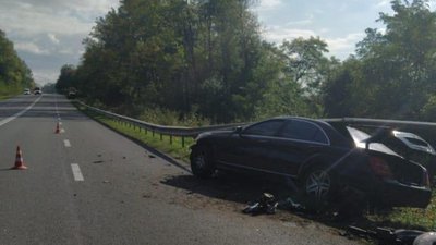 На Тернопільщині у дорожній відбійник врізалася іномарка На Тернопільщині у дорожній відбійник врізалася іномарка