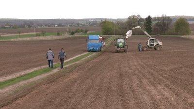 "Ми тут воюємо, щоб хліб був": як триває посівна на Рівненщині "Ми тут воюємо, щоб хліб був": як триває посівна на Рівненщині