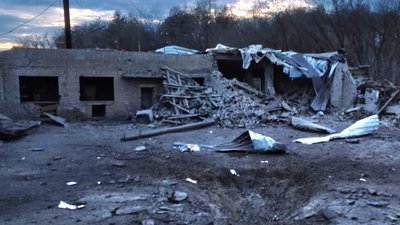 Зруйнована будівля місцевої пожежної охорони у Студенку