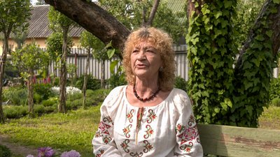 День вишиванки жителька Святогірська Людмила Орлова свято подружжя деокупація звільнення Святогірськ Донецька область День вишиванки жителька Святогірська Людмила Орлова свято подружжя деокупація звільнення Святогірськ Донецька область