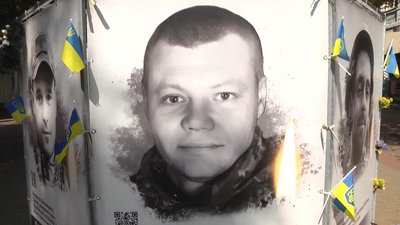 На тіло чекали два роки: у Хмельницькому попрощалися із захисником Олександром Котубеєм На тіло чекали два роки: у Хмельницькому попрощалися із захисником Олександром Котубеєм