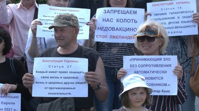 У Запоріжжі відбулася акція, учасники якої виступали проти маскового режиму та вакцинації
