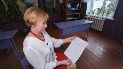 Вчительку з Волині, яка втретє стала переможницею радіодиктанту, привітали учні та колеги Вчительку з Волині, яка втретє стала переможницею радіодиктанту, привітали учні та колеги