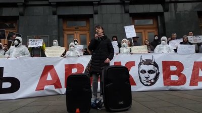 "Геть аваковірус". На Банковій мітингують проти глави МВС