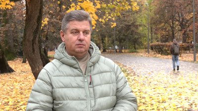 Куди комунальники та містяни дівають зібране опале листя у Луцьку — завідувач кафедри екології ВНУ Володимир Радзій Куди комунальники та містяни дівають зібране опале листя у Луцьку — завідувач кафедри екології ВНУ Володимир Радзій