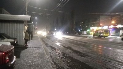 "Виштовхнули з автобуса". Сумчанин потрапив в лікарню зі складним переломом руки "Виштовхнули з автобуса". Сумчанин потрапив в лікарню зі складним переломом руки