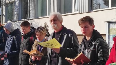 "Читаємо Кобзаря": у Черкасах створили ланцюг читання віршів Шевченка