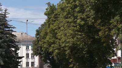 Нова плитка, ліхтарі та вирубка каштанів: у Ніжині реконструюють вулицю Гоголя Нова плитка, ліхтарі та вирубка каштанів: у Ніжині реконструюють вулицю Гоголя
