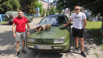 Приганяють та ремонтують: волинські волонтери передають військовим авто Приганяють та ремонтують: волинські волонтери передають військовим авто