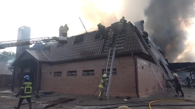 Пожежу на фабриці гасили понад шість годин Пожежу на фабриці гасили понад шість годин