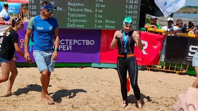 Кропивничанка перемогла у запливі на 20 км через Дніпро