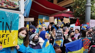 У Стамбулі противники війни влаштували акцію протесту під російським посольством