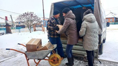 Волонтери доправили допомогу в прикордонну Хотінську громаду Волонтери доправили допомогу в прикордонну Хотінську громаду