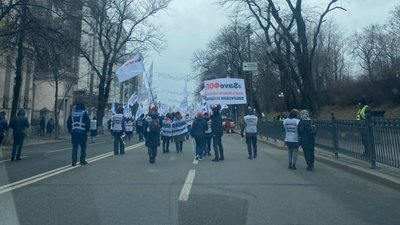 У центрі Києва на Грушевського відбувається демонстрація, рух вулицею перекрито
